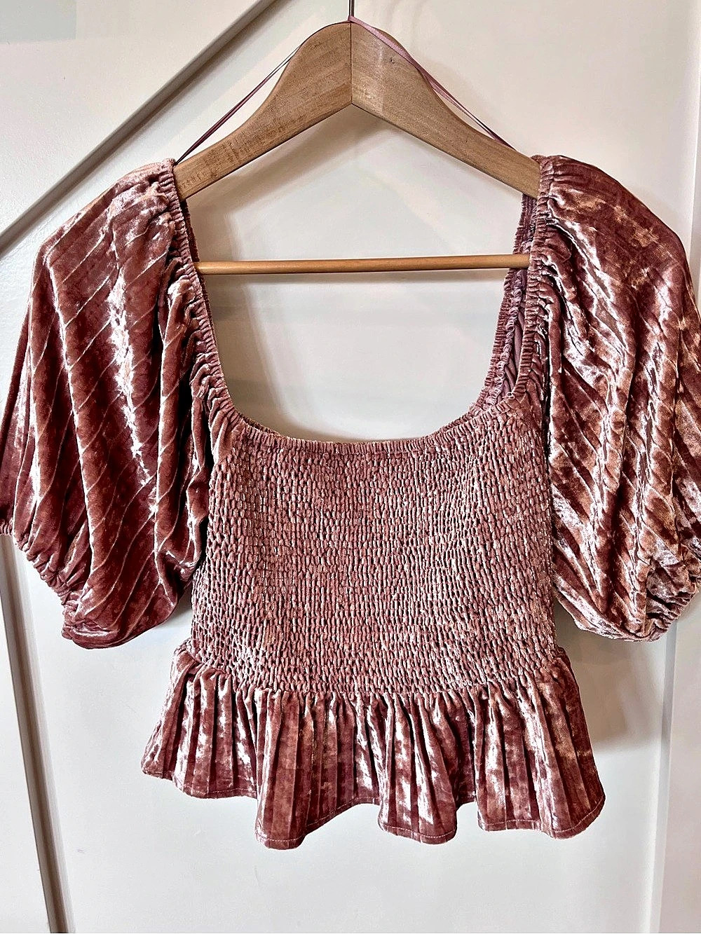 En Saison Velvet Smocked Peplum Top Blush Rose Puff Sleeve Size S